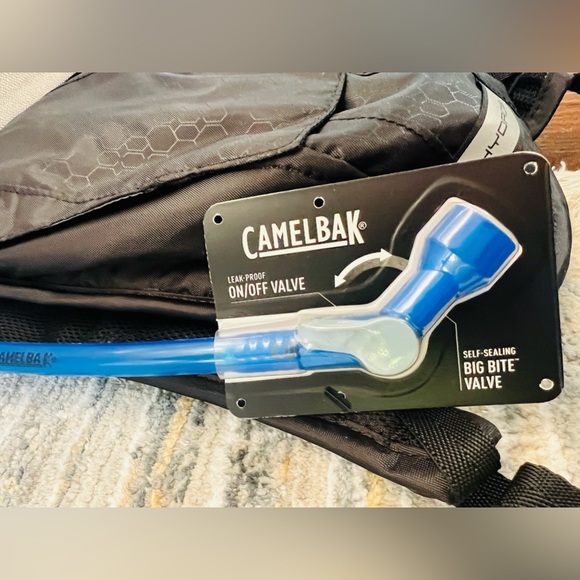 New!! CamelBak HydroBak Hydration Pack, Black - Picture 6 of 7